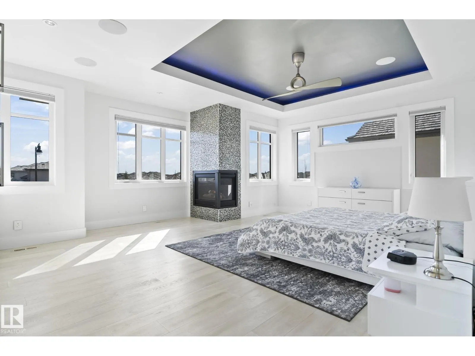 3652 WESTCLIFF WY SW