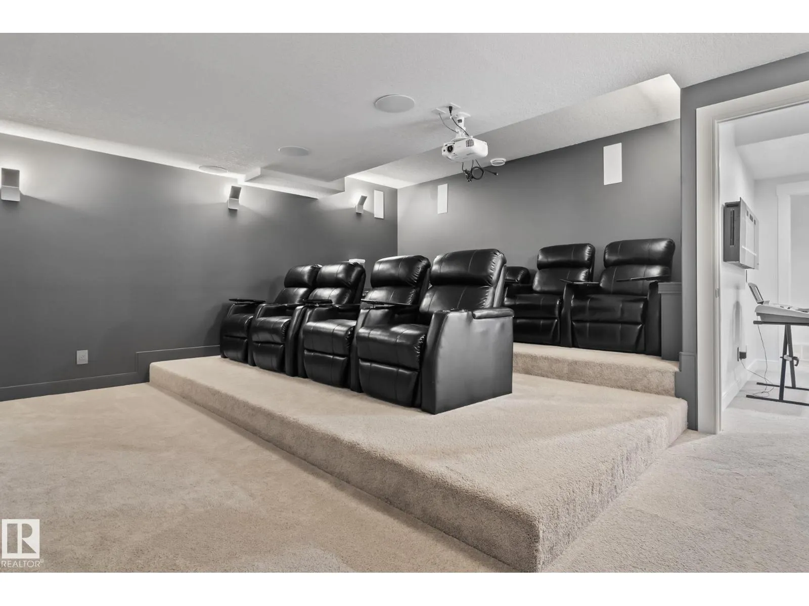 3652 WESTCLIFF WY SW