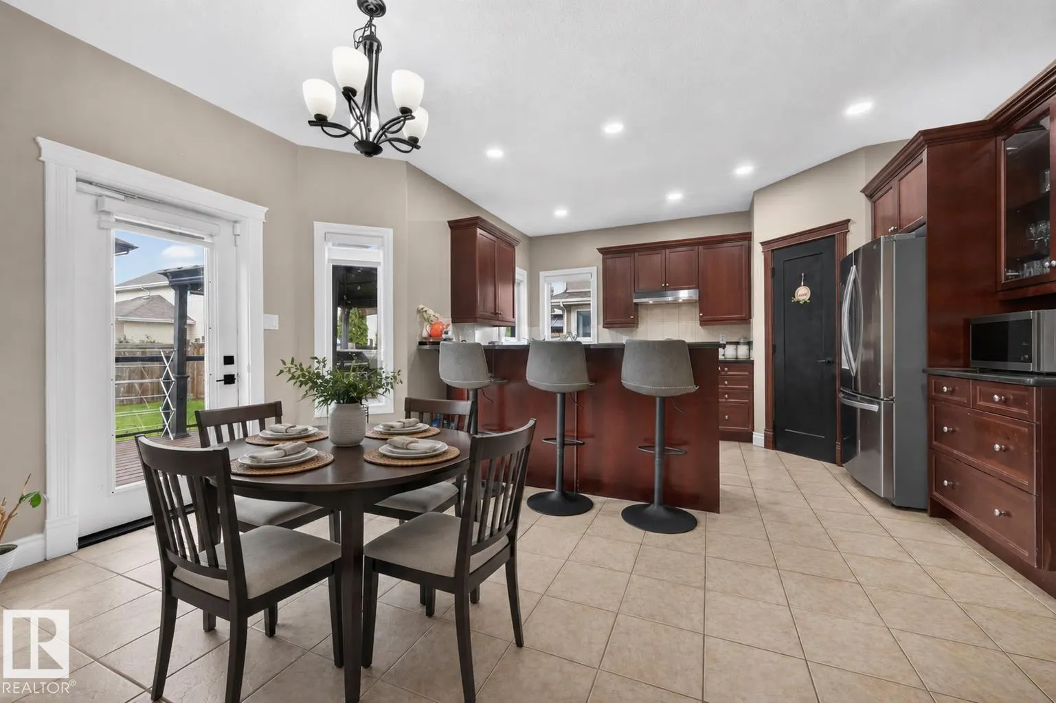 3006 Montrose BV
