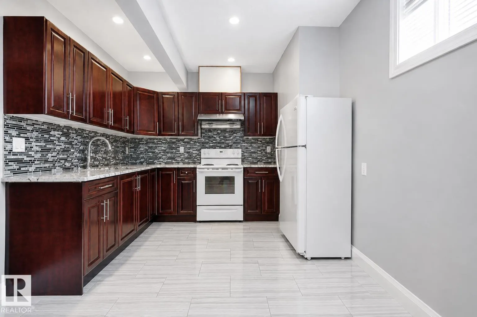 427 Windermere RD NW