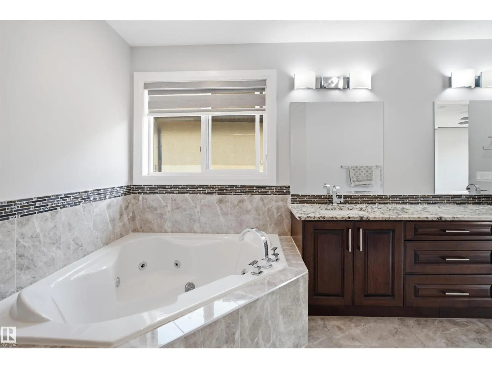 427 Windermere RD NW