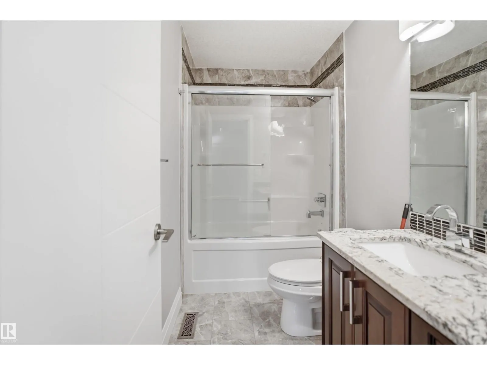427 Windermere RD NW