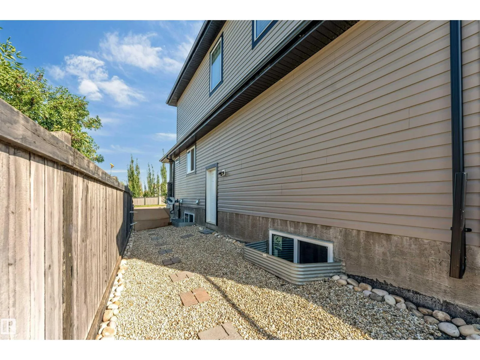 704 172 ST SW