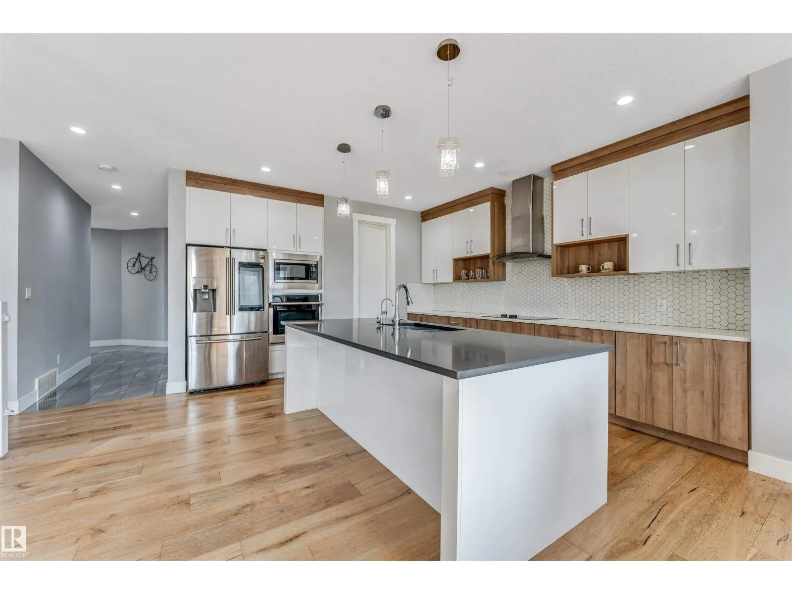 704 172 ST SW