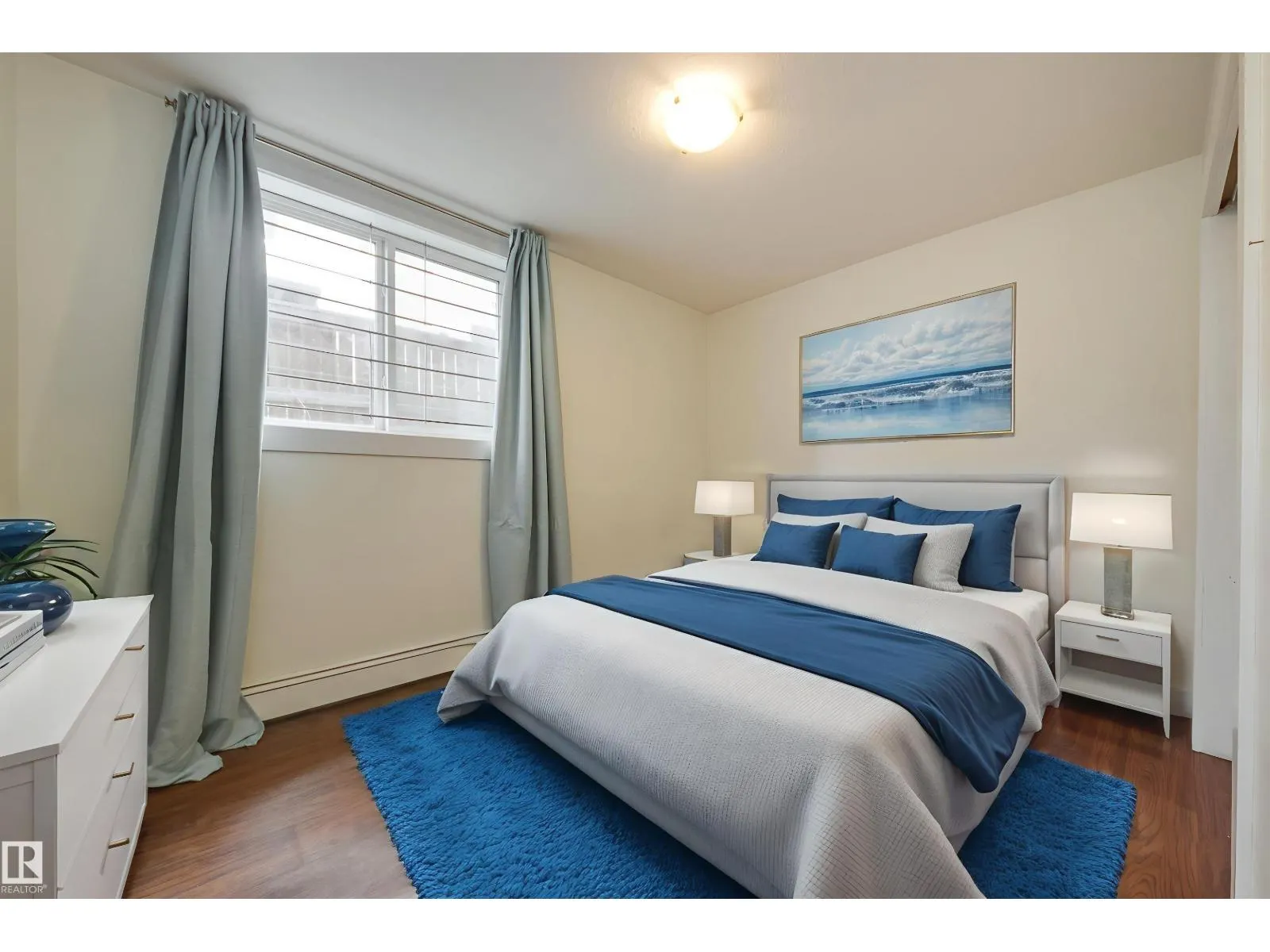 #5 10015 83 AV NW