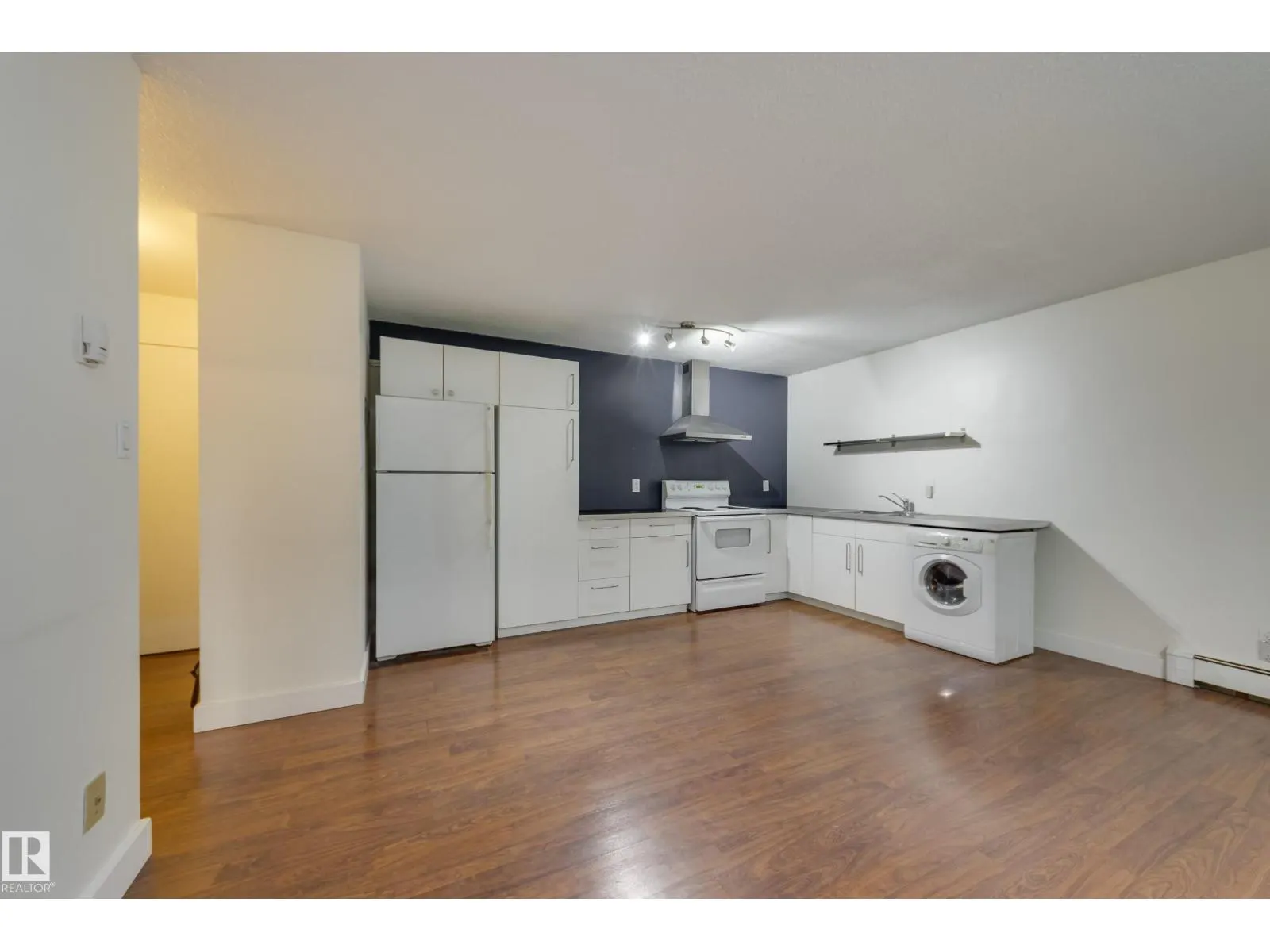 #5 10015 83 AV NW