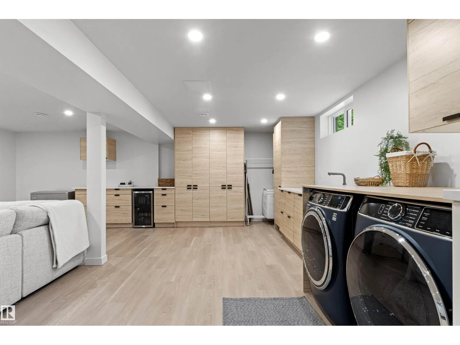 4704 106A AV NW