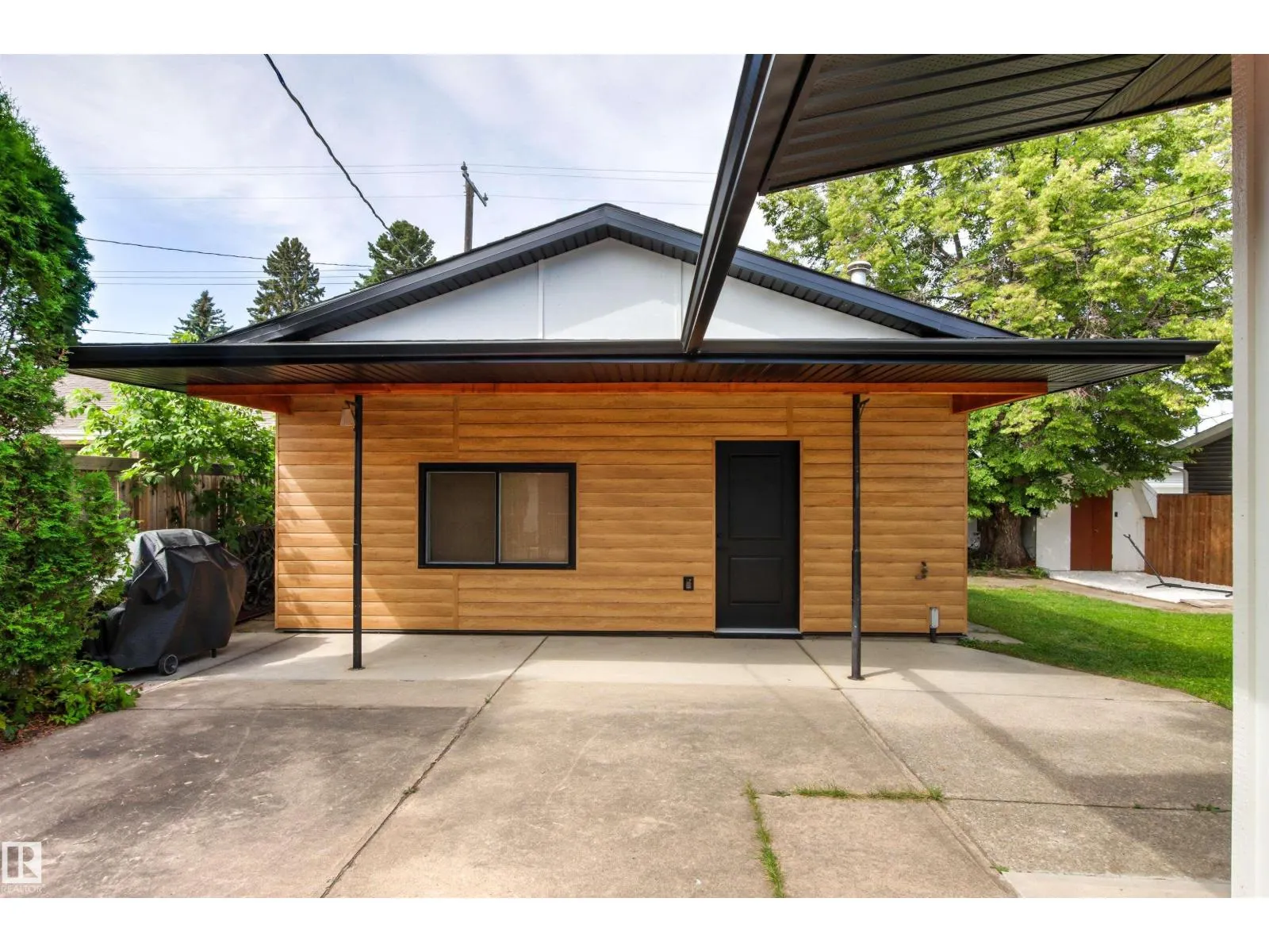 4704 106A AV NW