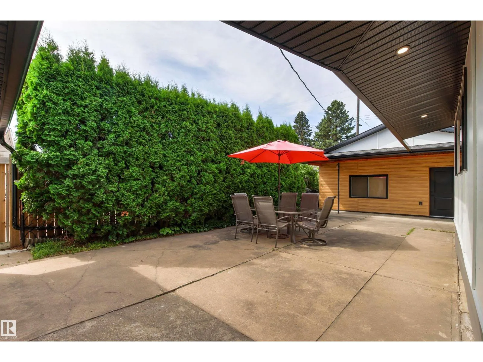 4704 106A AV NW