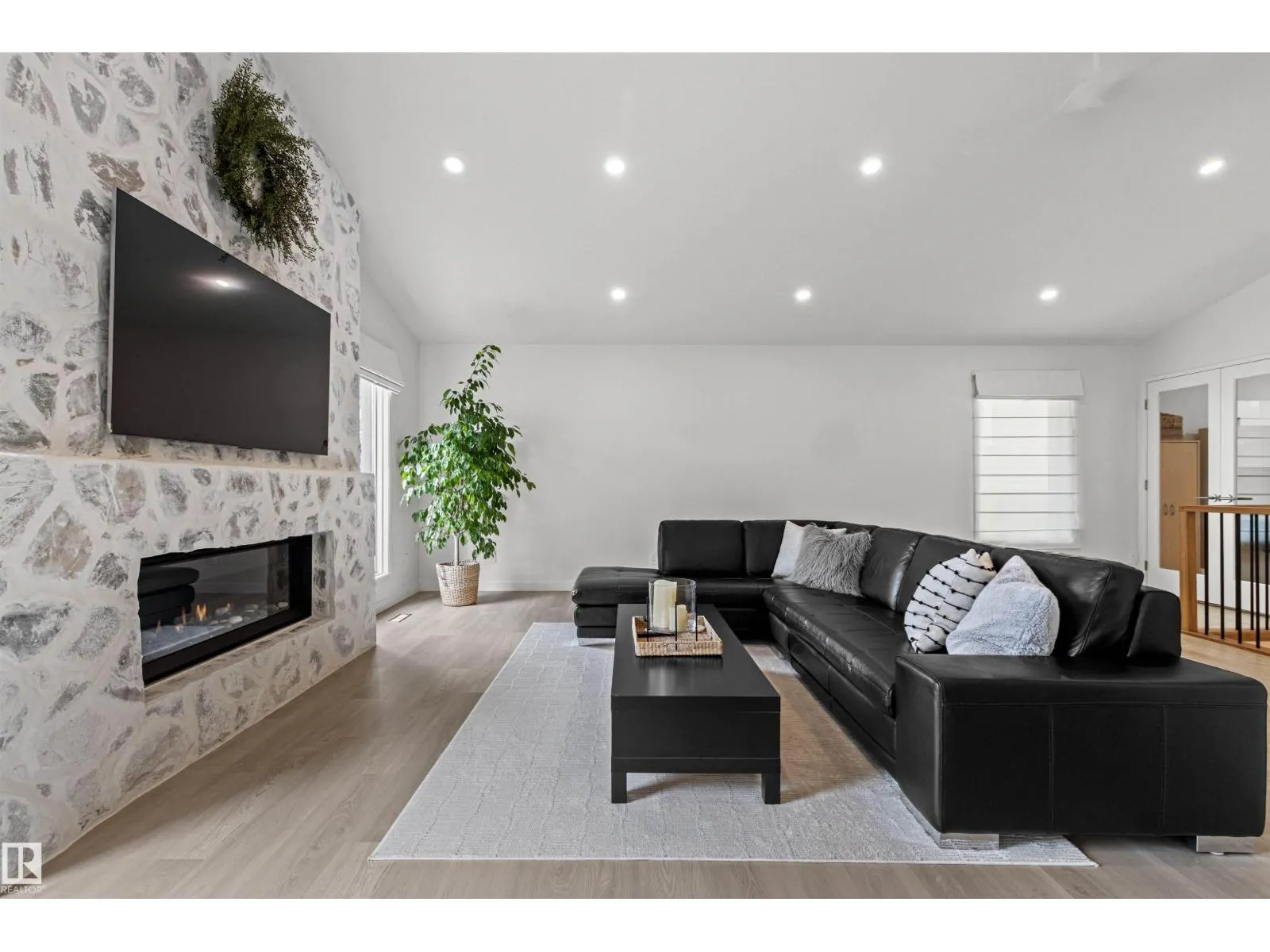 4704 106A AV NW