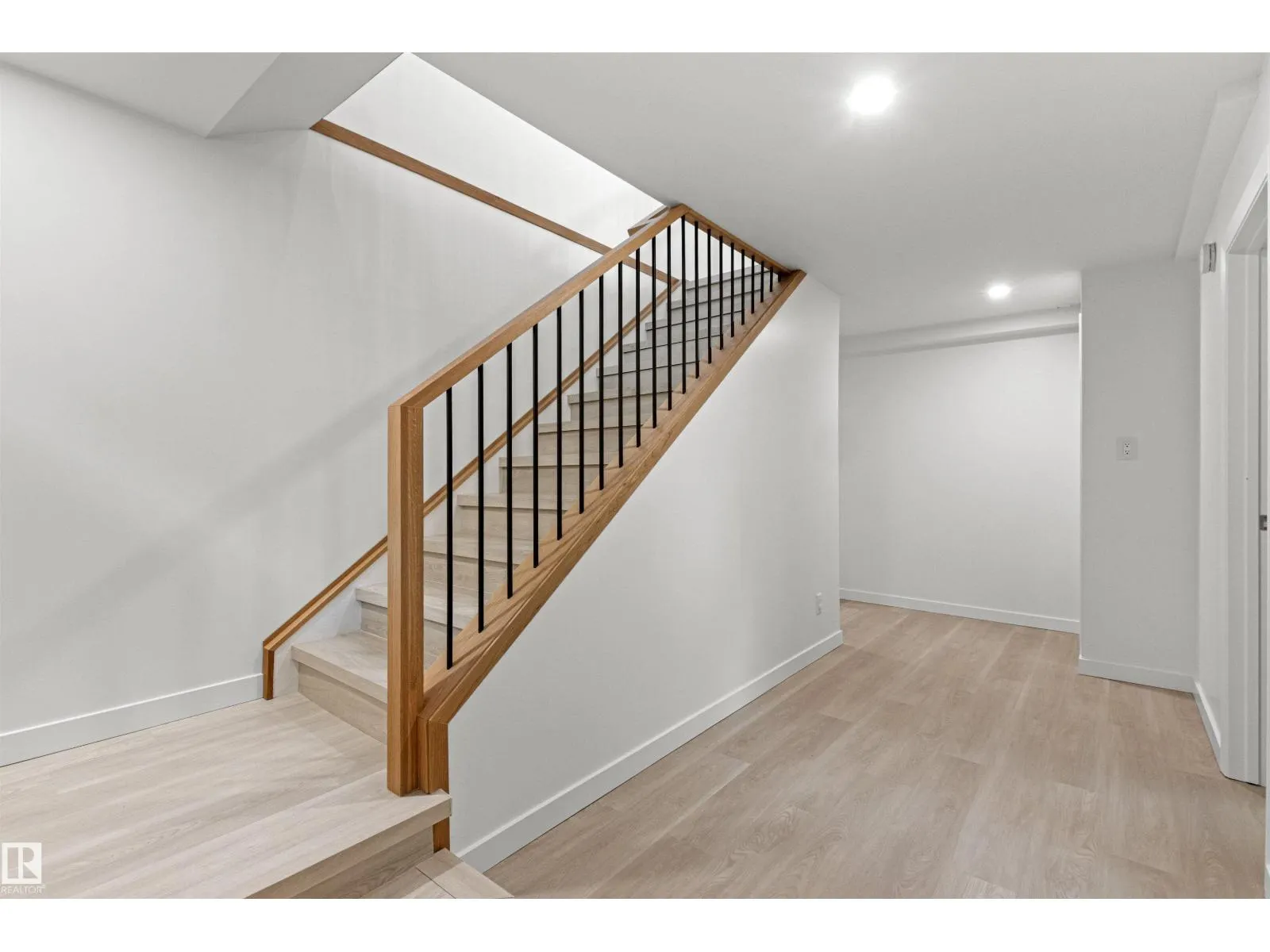 4704 106A AV NW