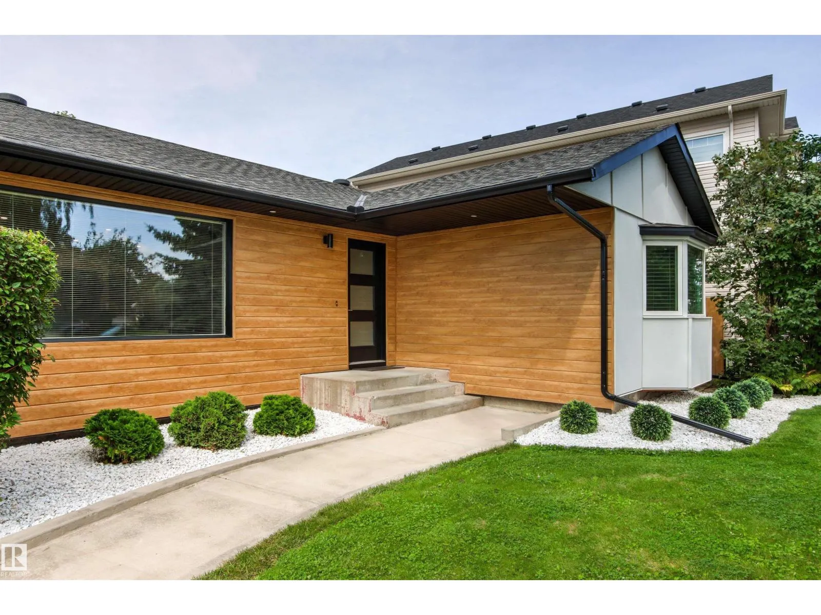 4704 106A AV NW