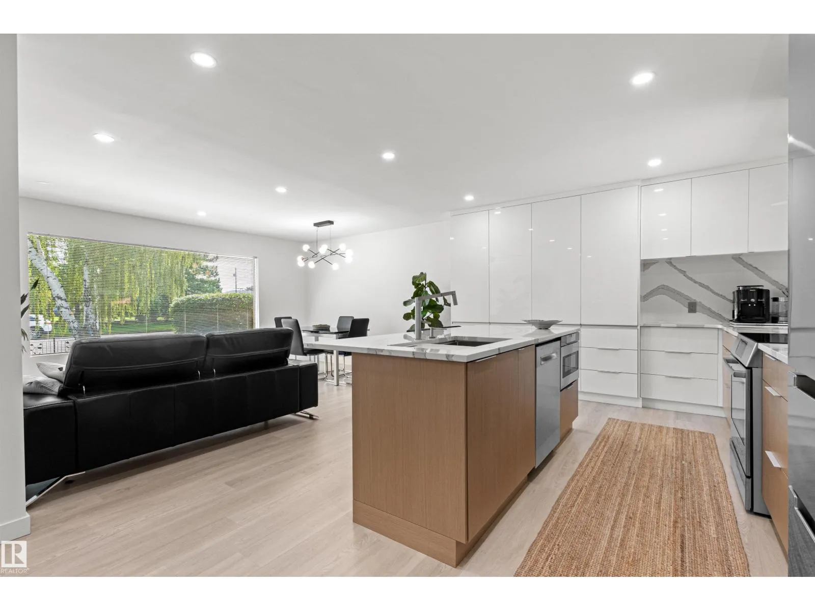 4704 106A AV NW