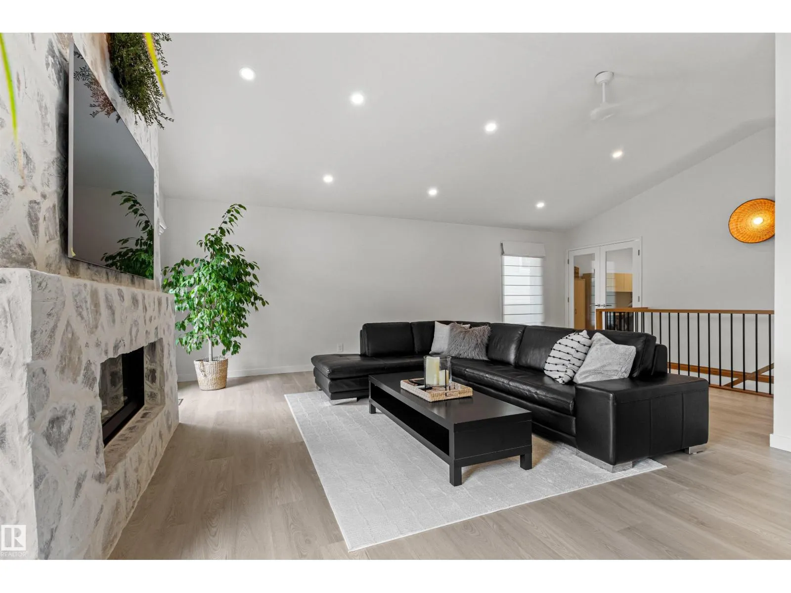 4704 106A AV NW