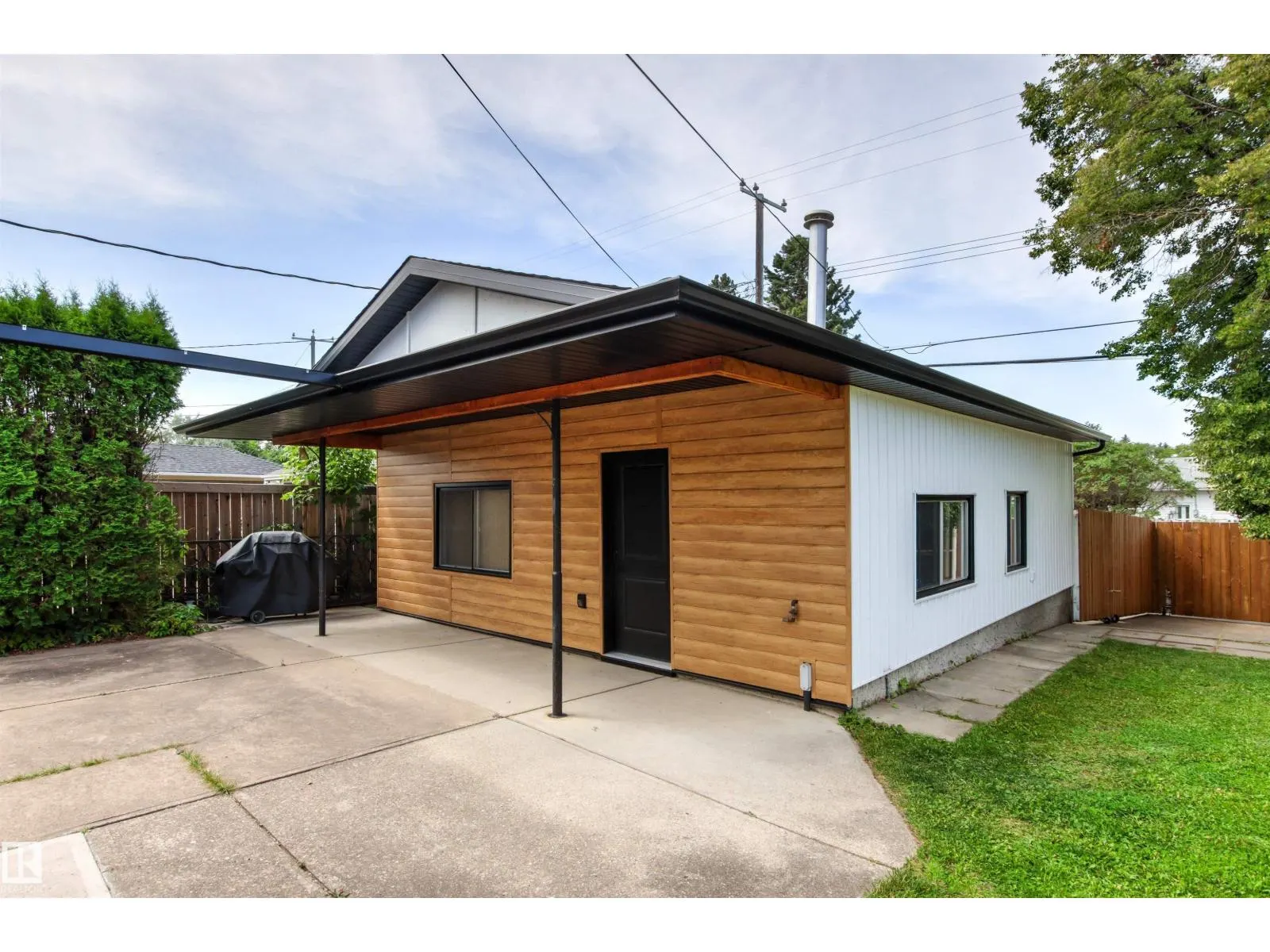 4704 106A AV NW