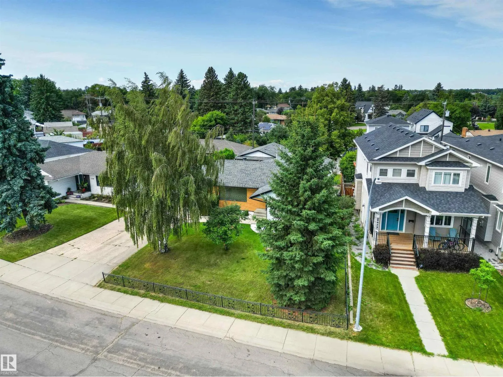 4704 106A AV NW