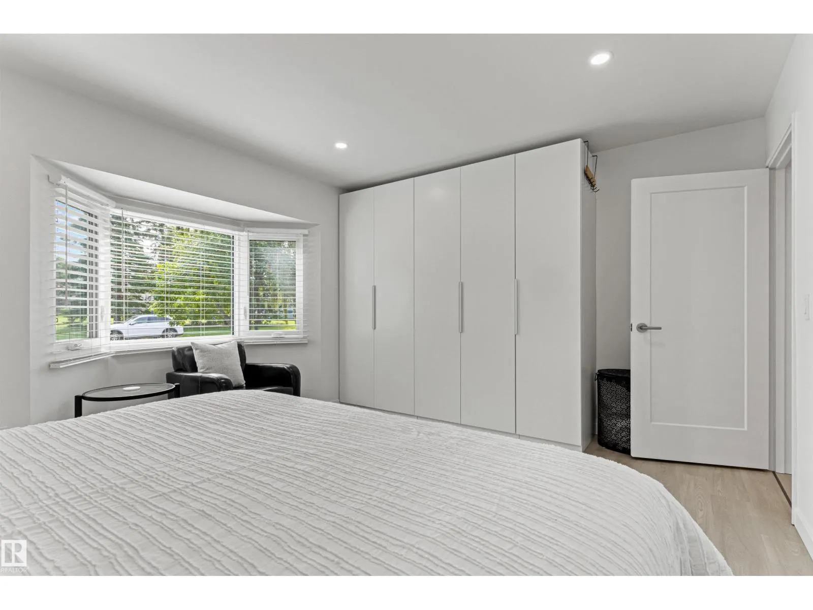 4704 106A AV NW