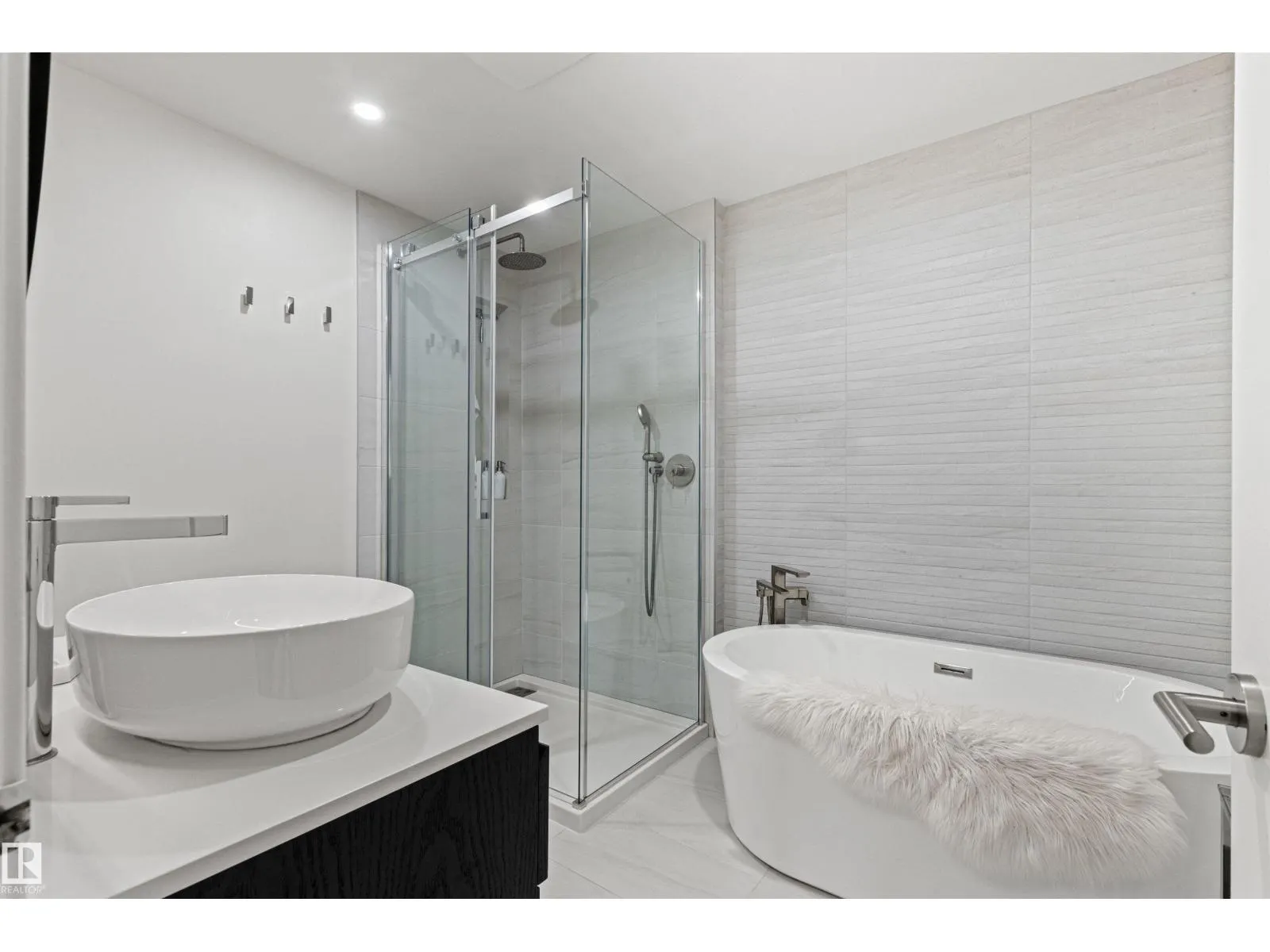 4704 106A AV NW