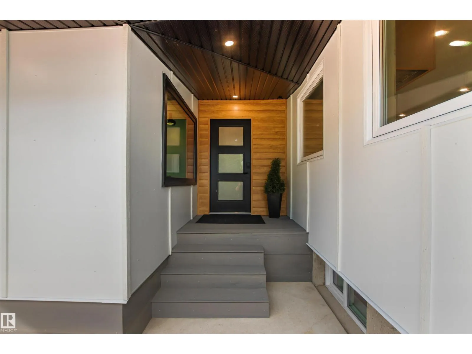4704 106A AV NW