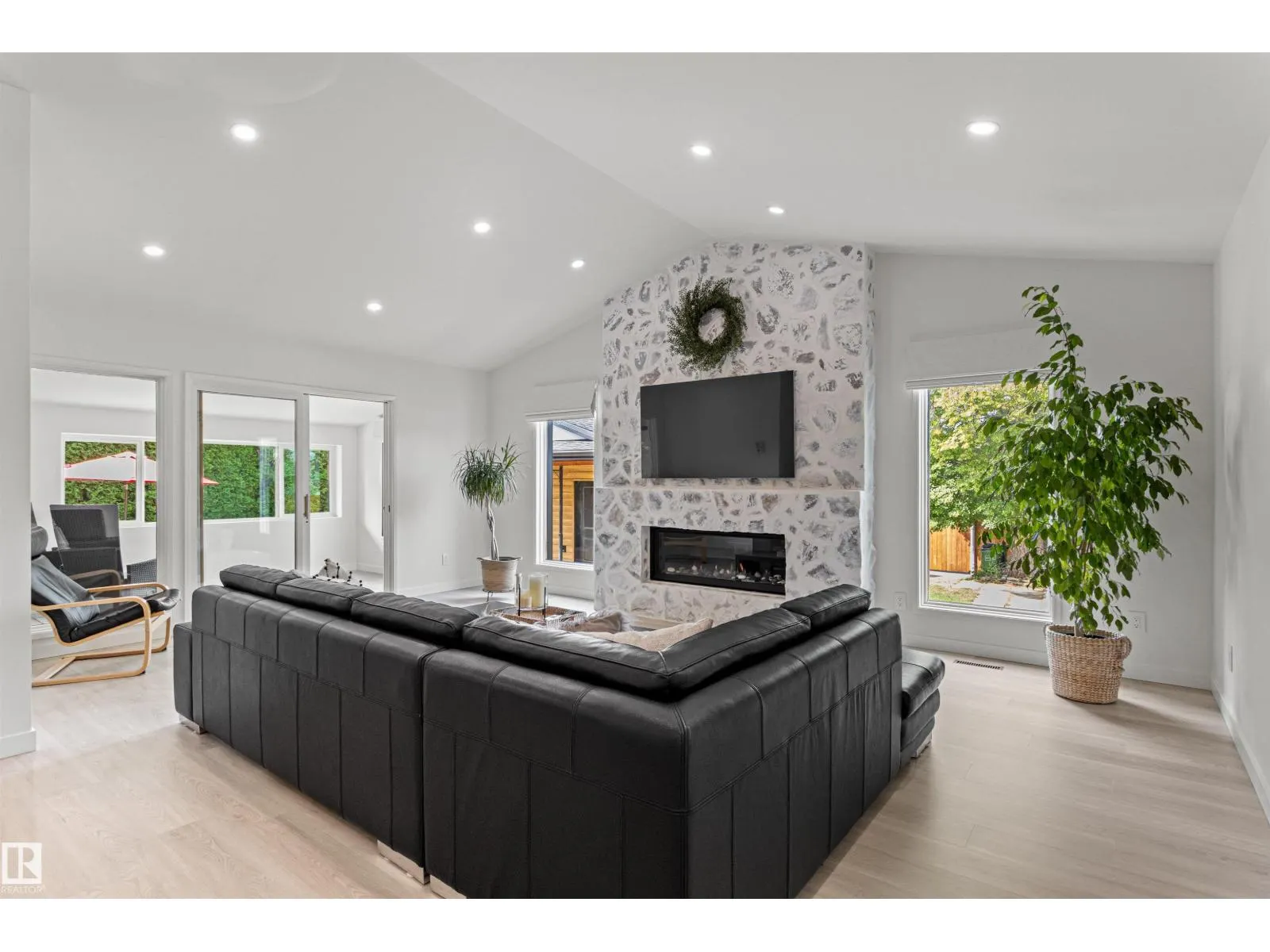 4704 106A AV NW