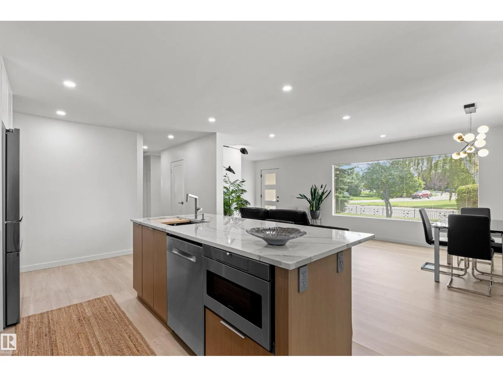 4704 106A AV NW