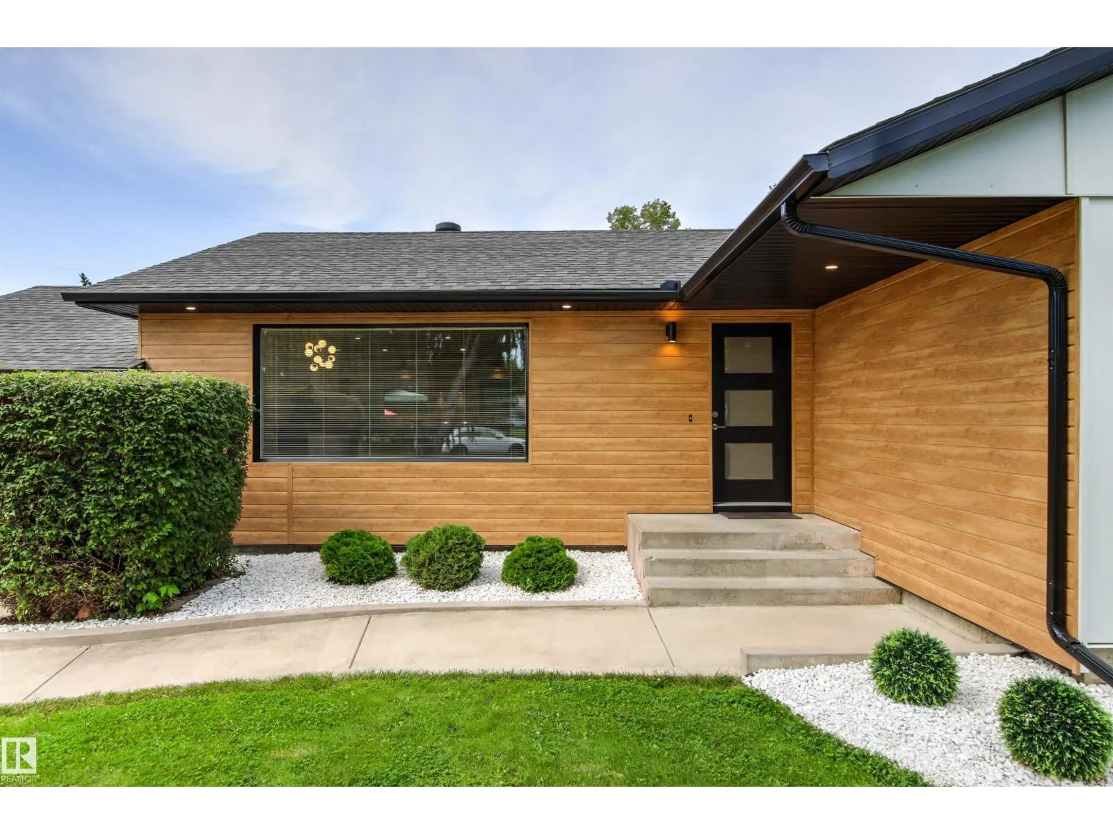 4704 106A AV NW