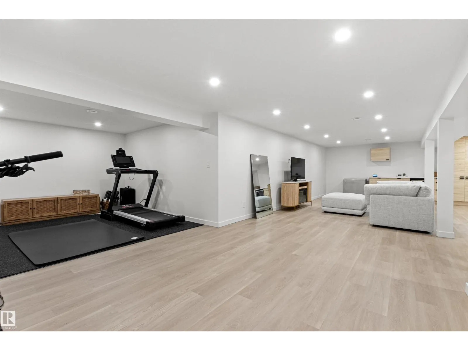 4704 106A AV NW