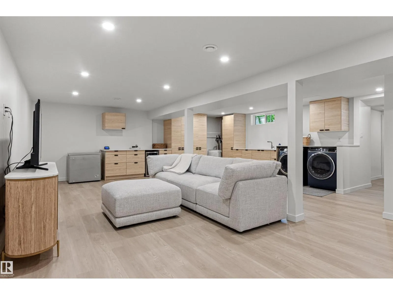 4704 106A AV NW