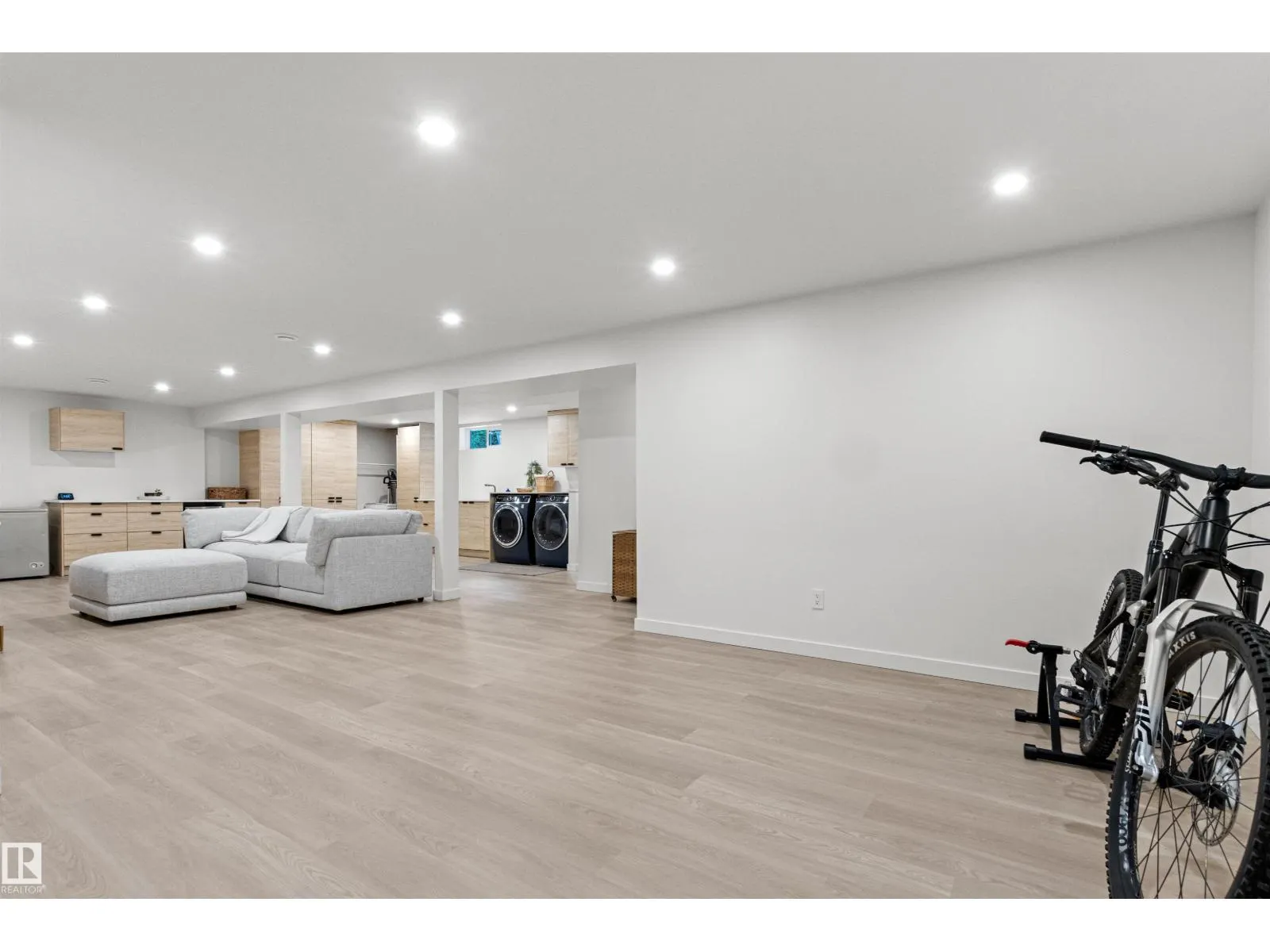 4704 106A AV NW
