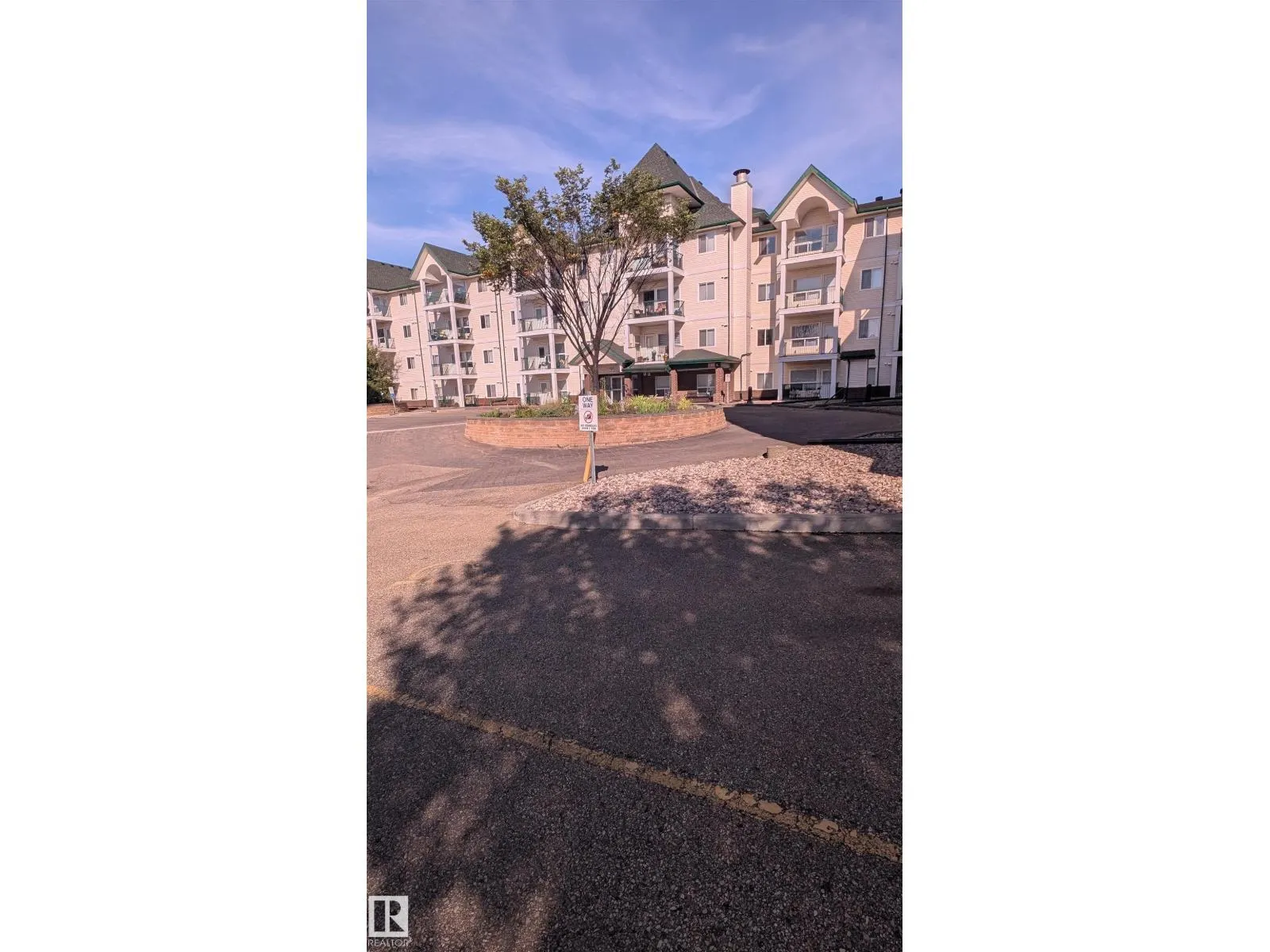 #215 13625 34 ST NW