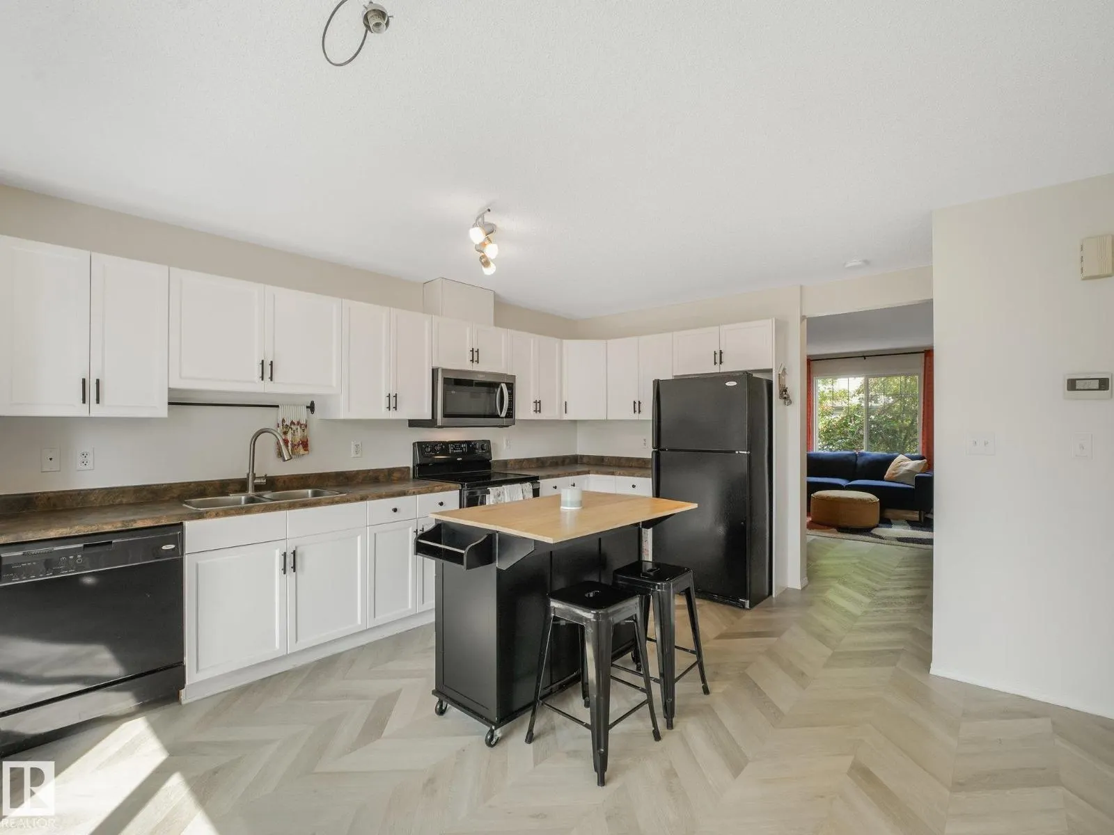 26 ALLARD WY