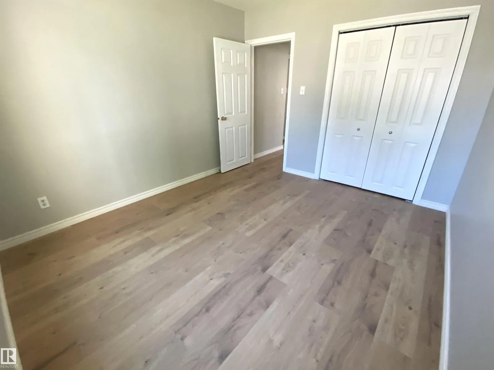 12010 66 ST NW