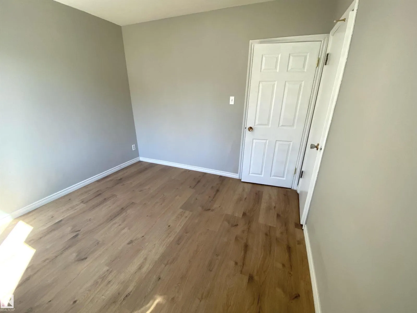 12010 66 ST NW