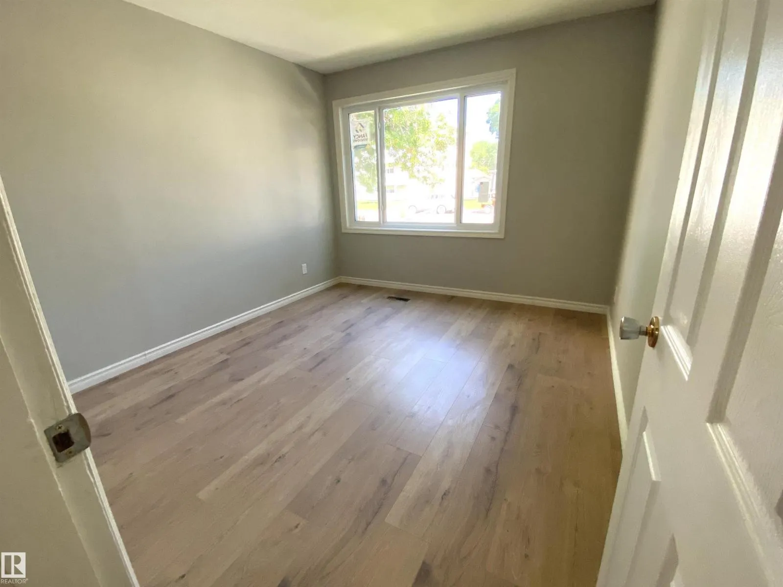 12010 66 ST NW