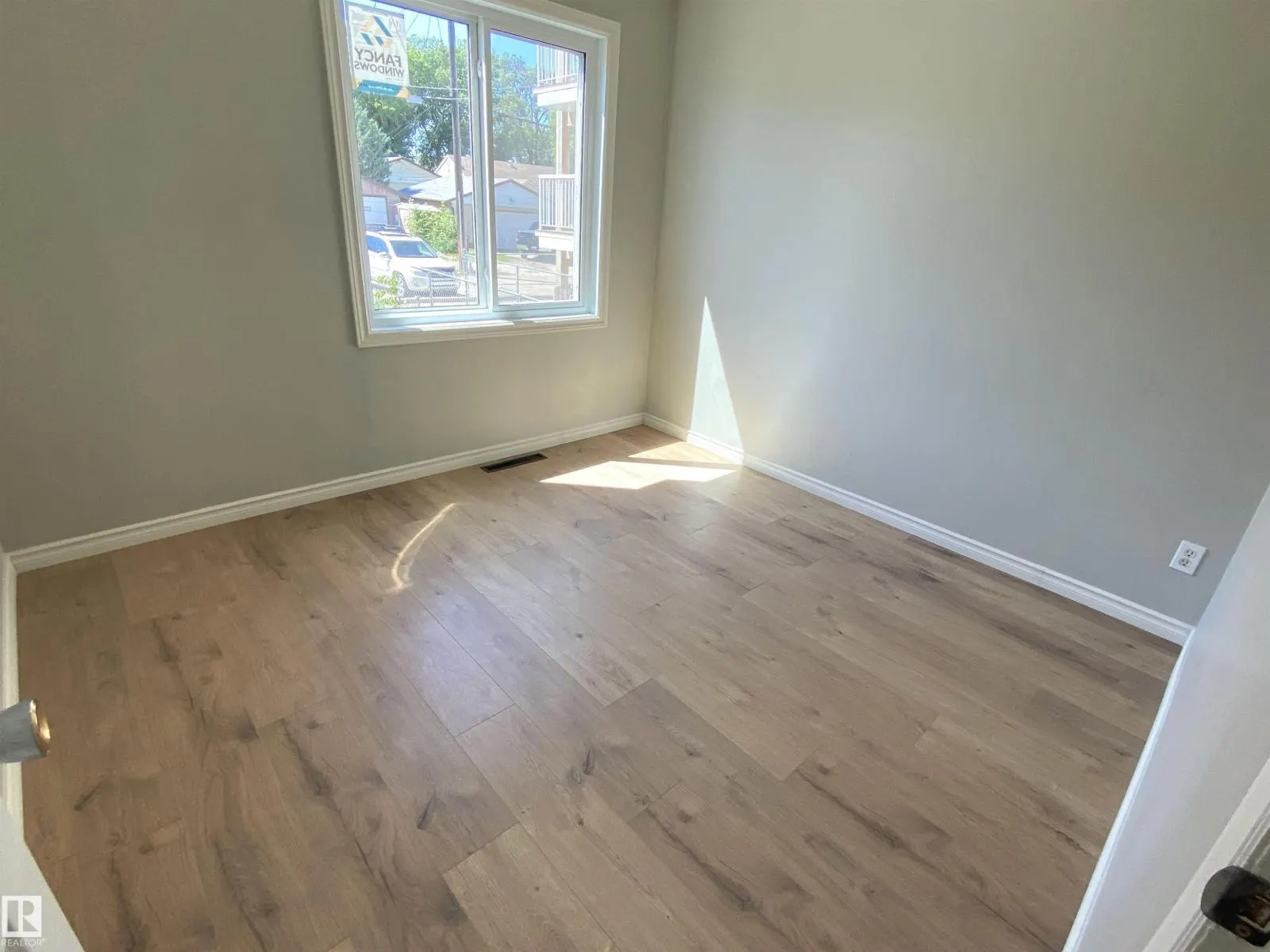 12010 66 ST NW