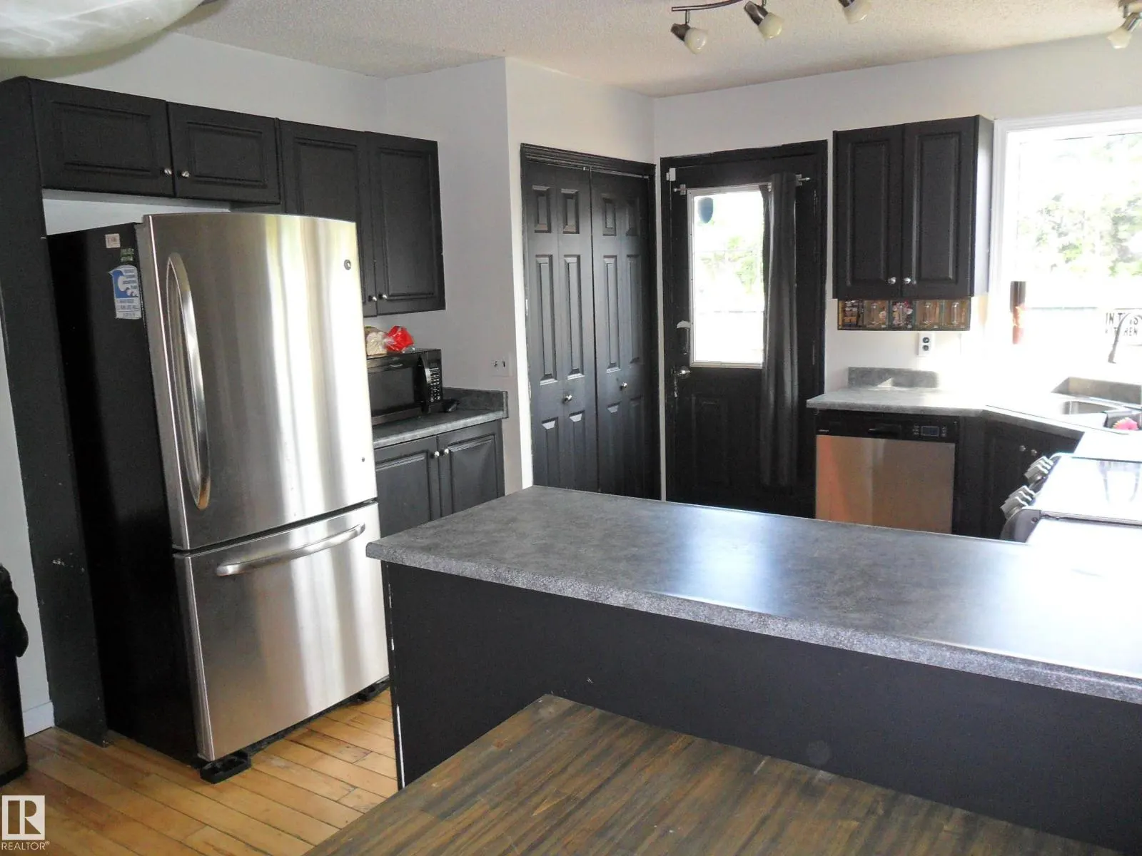 28 Bridgeview CR NW