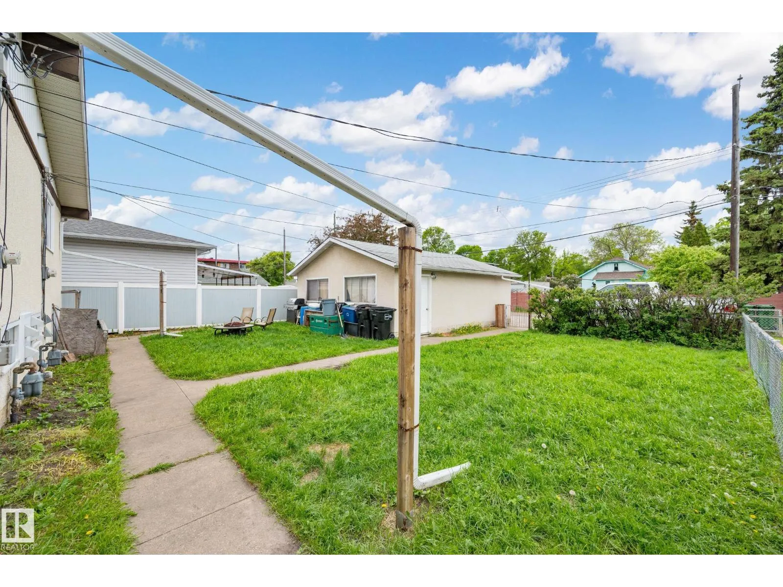 11828 & 11830 45 ST NW