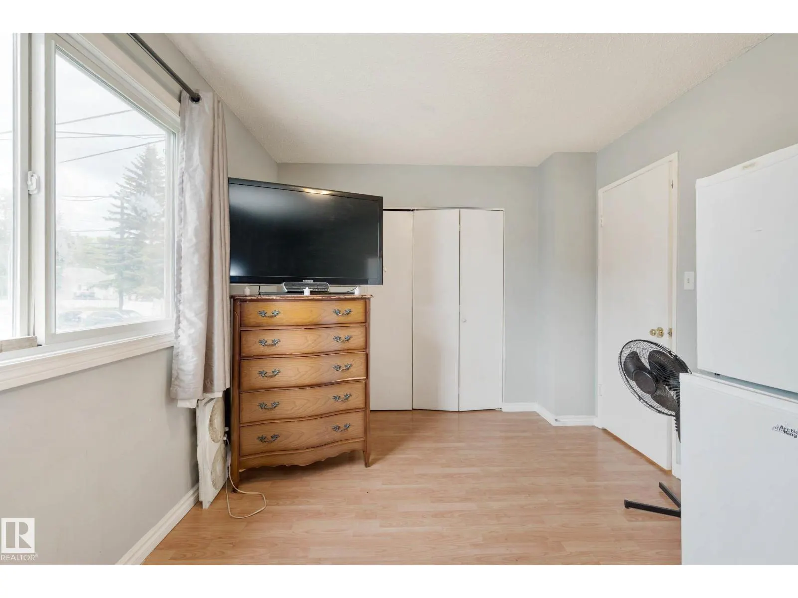 11828 & 11830 45 ST NW