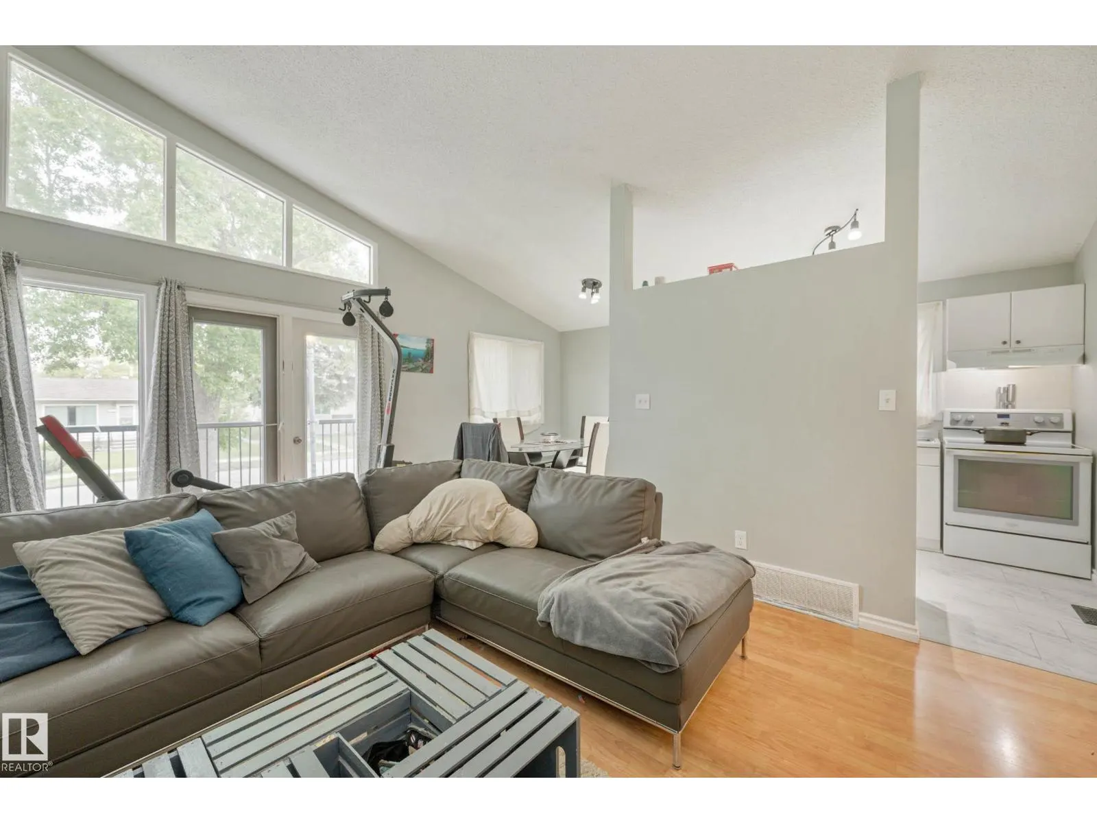 11828 & 11830 45 ST NW