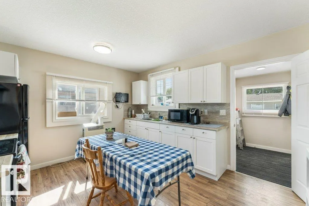 12106 77 ST NW