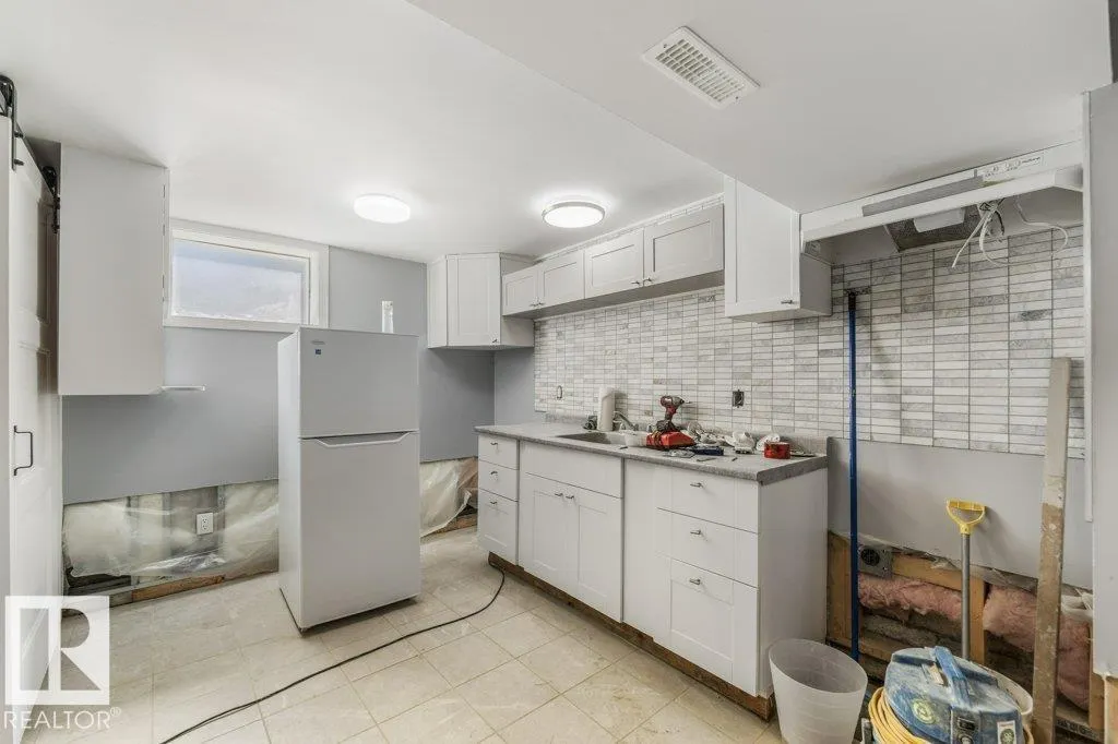 12106 77 ST NW