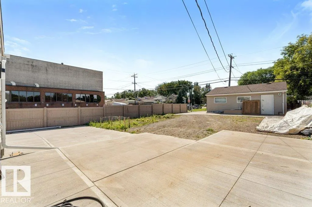 12106 77 ST NW