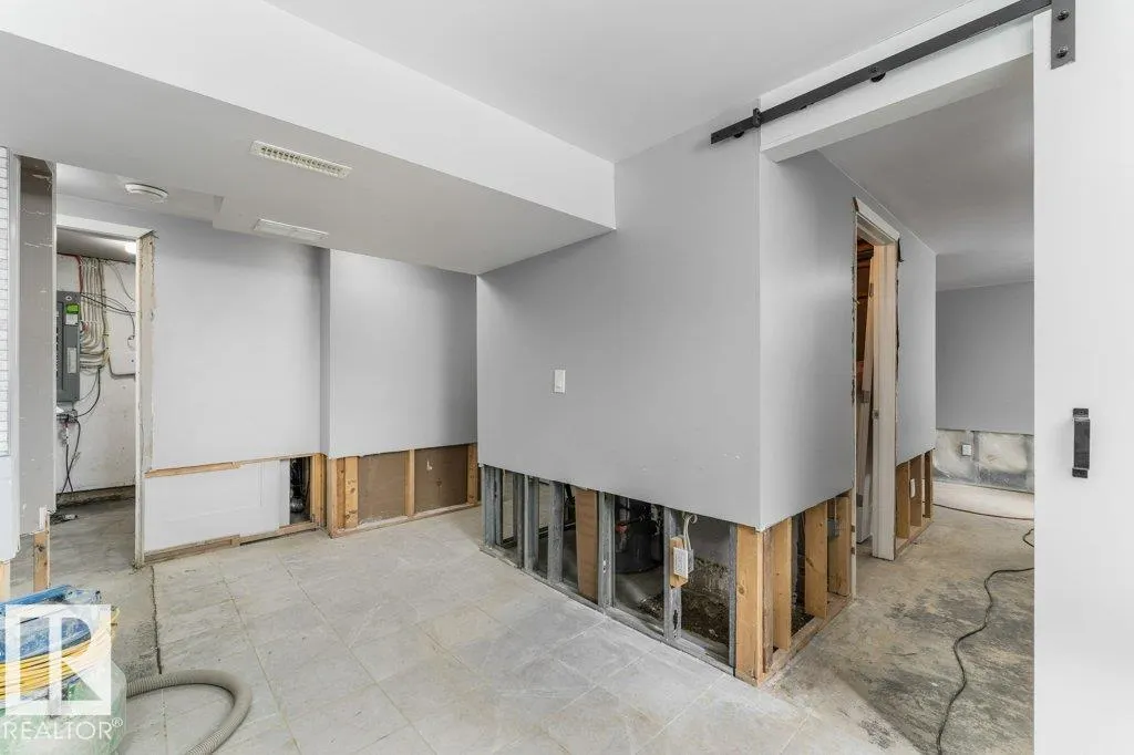 12106 77 ST NW