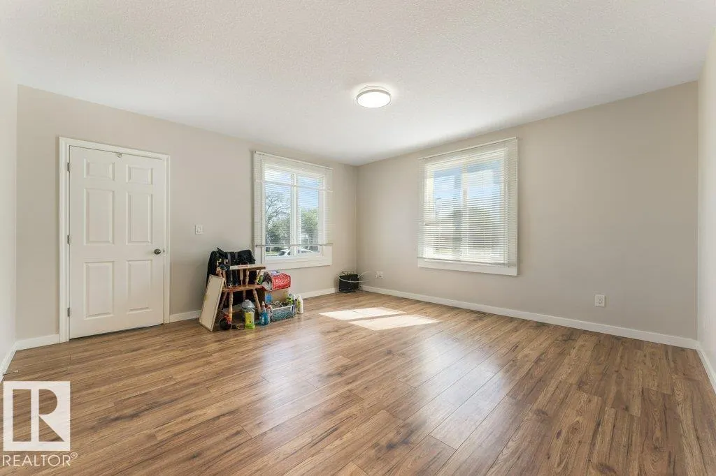 12106 77 ST NW
