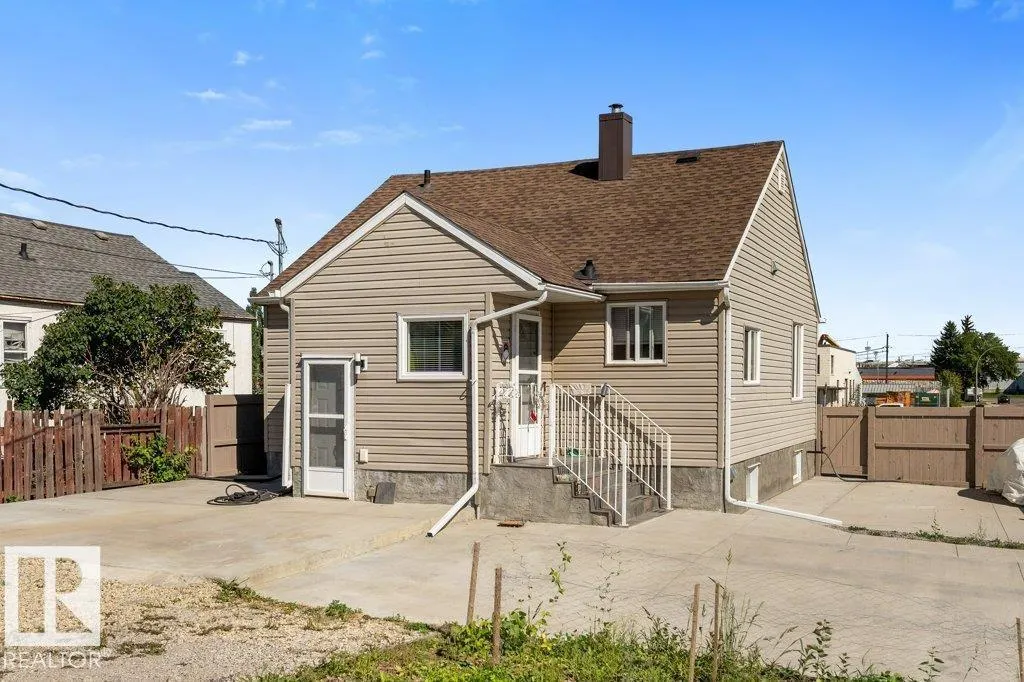 12106 77 ST NW