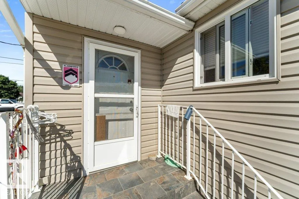 12106 77 ST NW