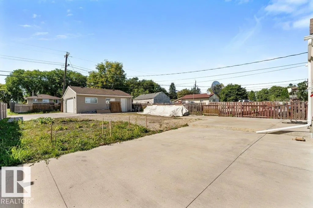 12106 77 ST NW
