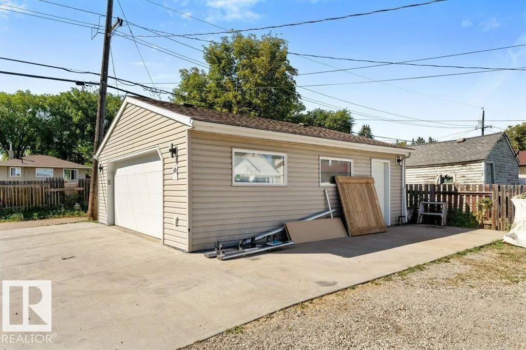 12106 77 ST NW