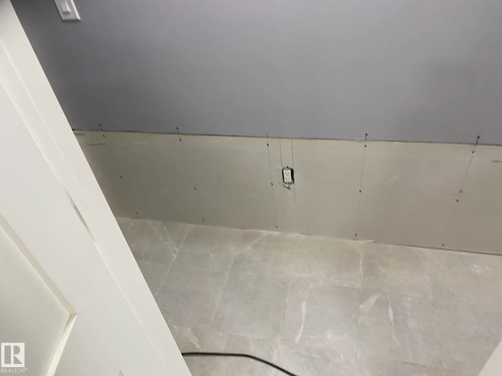 12106 77 ST NW