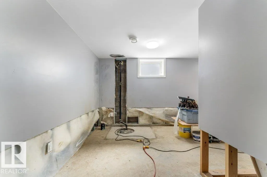 12106 77 ST NW